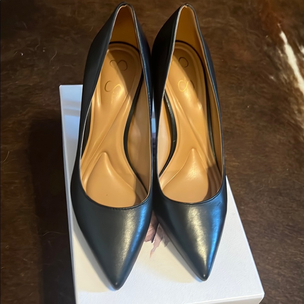 Jessica Simpson Elegant Black Leather Pumps